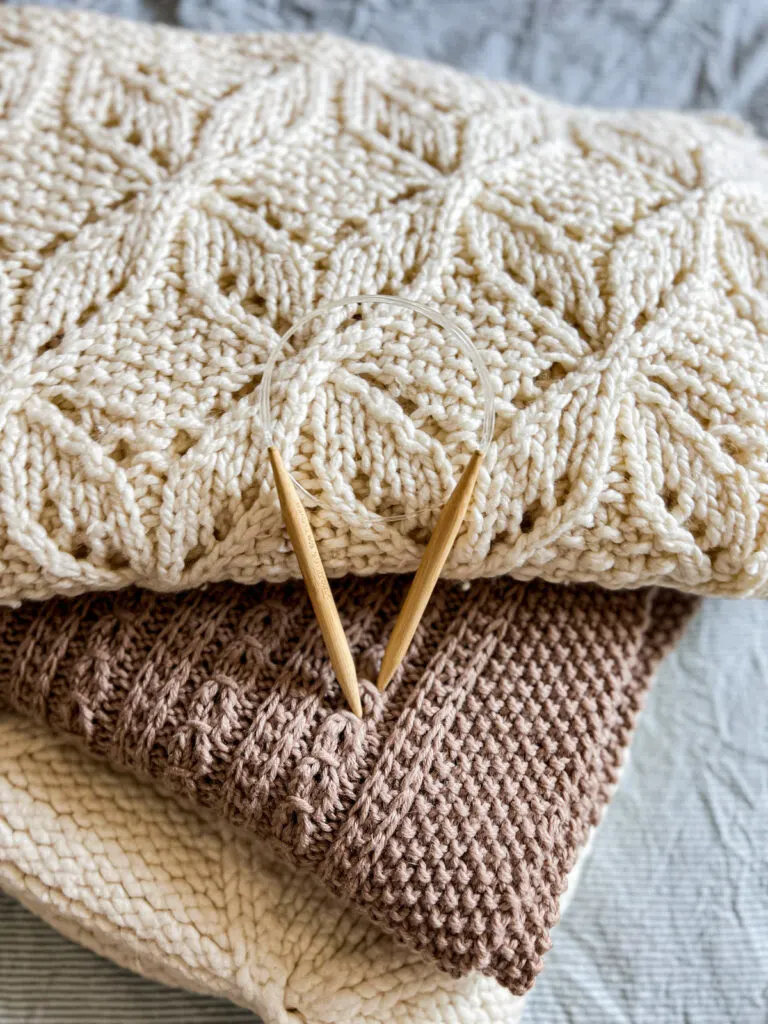 How to Knit a Blanket on Circular Needles for Beginners - A Bee In The  Bonnet