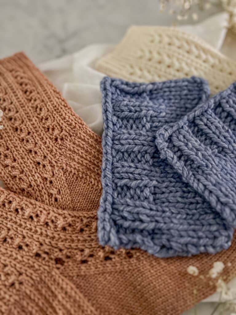 A close-up on the edge of a blue swatch with ribbing that has been bound off using a standard bind-off. This shows how straight and comparatively rigid the bind-off is.